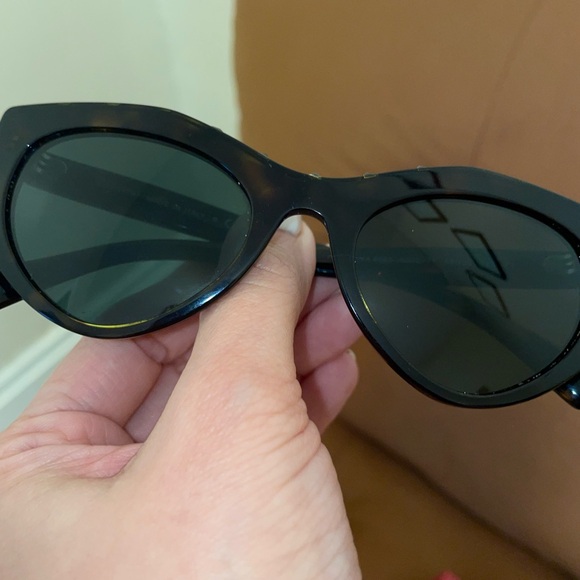 Valentino Elegant Black Sunglasses - Picture 6 of 8